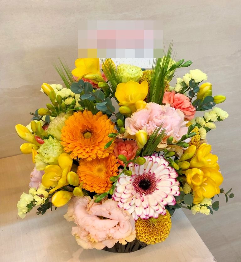 横浜市関内尾上町へ配達しました!【横浜花屋の花束・スタンド花・胡蝶蘭・バルーン・アレンジメント配達事例311】