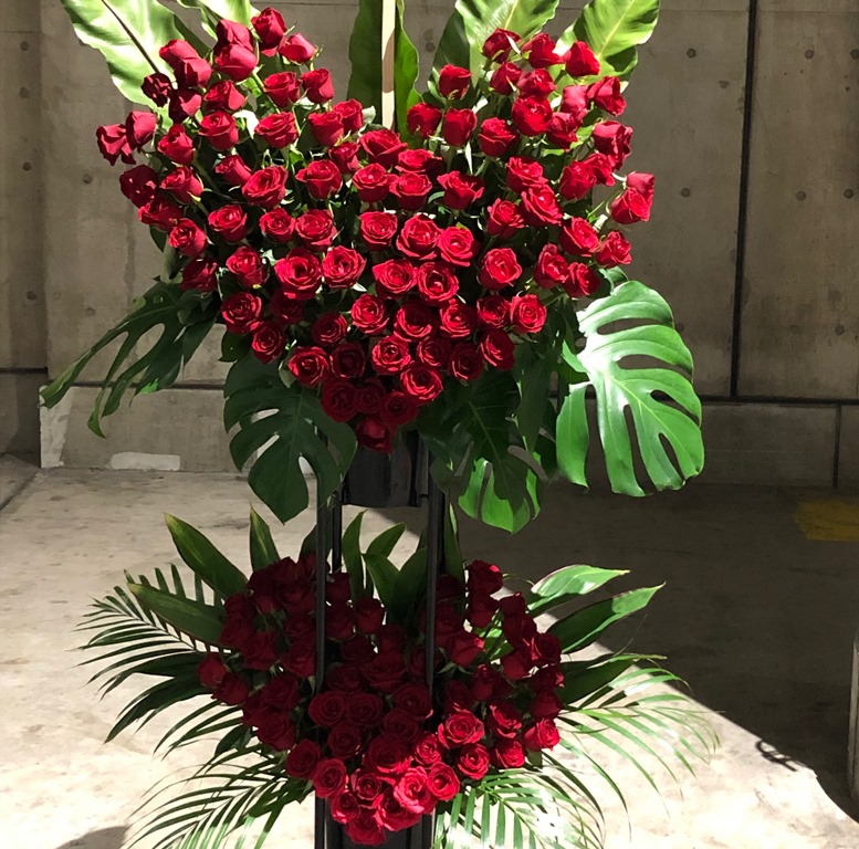F.A.D横浜へオリジナル(オーダーメイド)スタンド花を配達しました!【横浜花屋の花束・スタンド花・胡蝶蘭・バルーン・アレンジメント配達事例472】