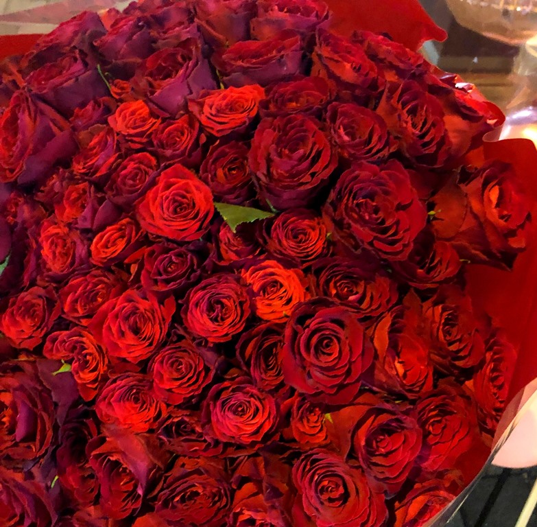 横浜市南幸へバラの花束を配達しました!【横浜花屋の花束・スタンド花・胡蝶蘭・バルーン・アレンジメント配達事例463】