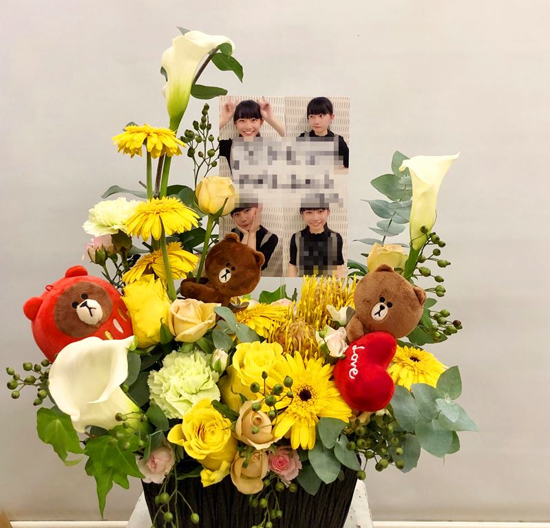ラストアイドル様へアレンジメントを配達しました!【横浜花屋の花束・スタンド花・胡蝶蘭・バルーン・アレンジメント配達事例455】