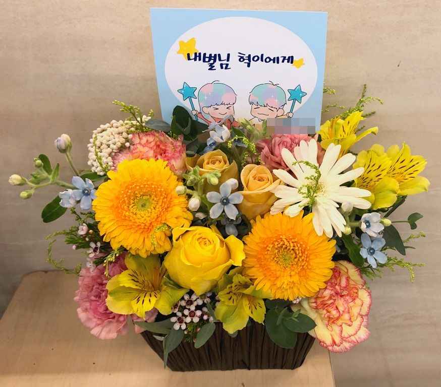 パシフィコ横浜へオリジナルアレンジメントを配達しました!【横浜花屋の花束・スタンド花・胡蝶蘭・バルーン・アレンジメント配達事例467】