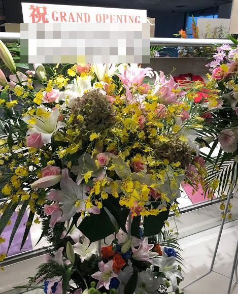 MARINE & WALK YOKOHAMAへスタンド花を配達しました!【横浜花屋の花束・スタンド花・胡蝶蘭・バルーン・アレンジメント配達事例477】