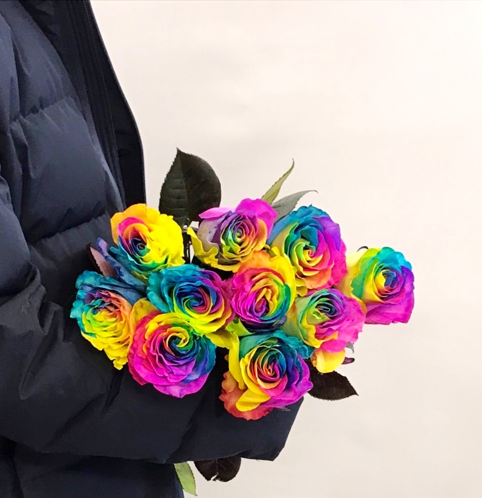 近日商品化!!レインボーローズのご注文をいただきました。【横浜花屋の花束・スタンド花・胡蝶蘭・バルーン・アレンジメント配達事例557】