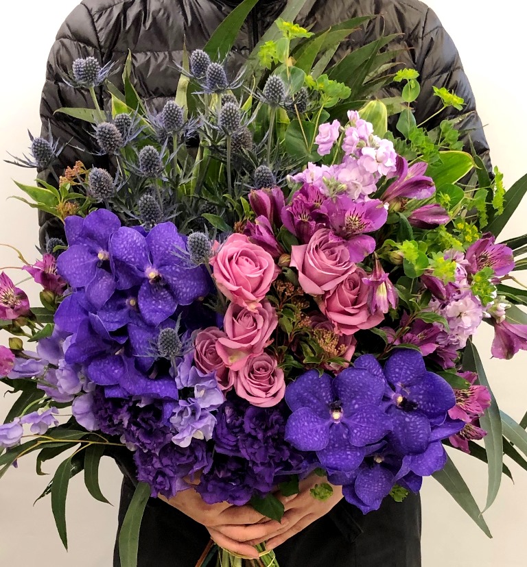 古希&喜寿の花束を配達しました。【横浜花屋の花束・スタンド花・胡蝶蘭・バルーン・アレンジメント配達事例578】