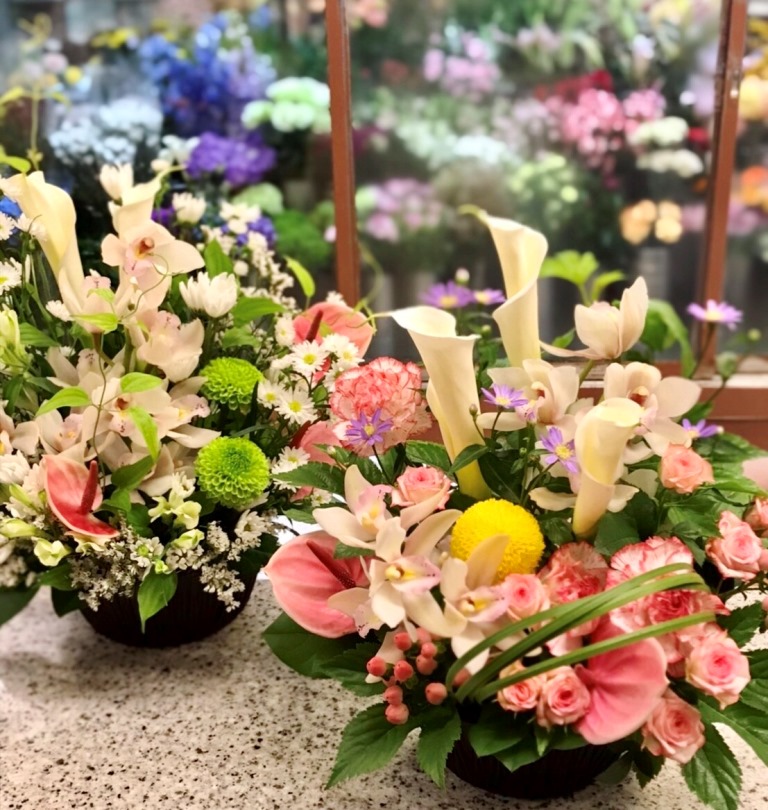 横浜市へアレンジメントを2件即日当日配達させていただきました。【横浜花屋の花束・スタンド花・胡蝶蘭・バルーン・アレンジメント配達事例655】