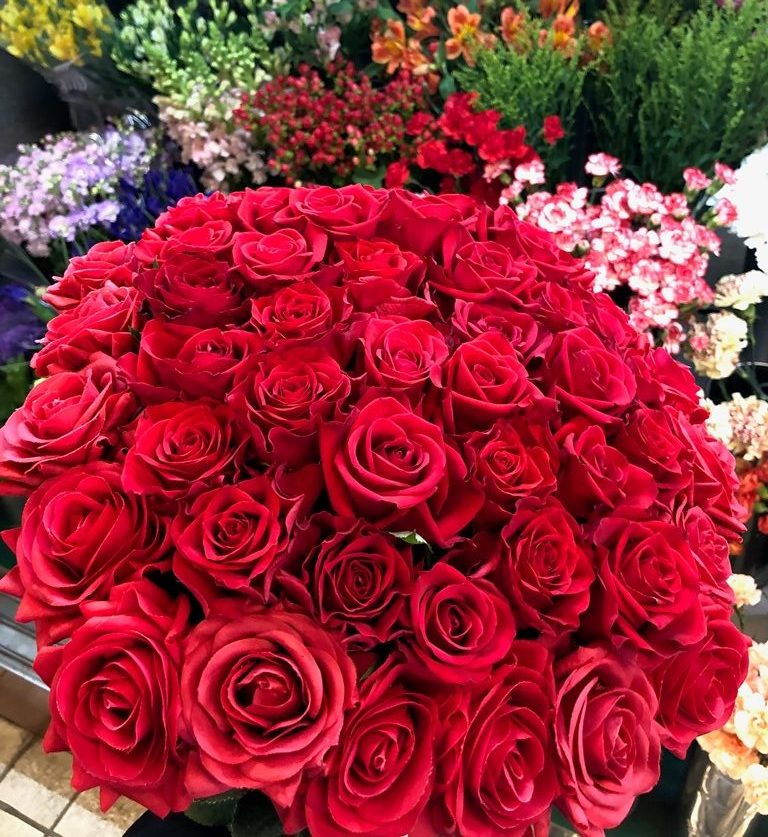ヨコハマインターコンチネンタルホテルへバラの花束を配達しました。【横浜花屋の花束・スタンド花・胡蝶蘭・バルーン・アレンジメント配達事例702】