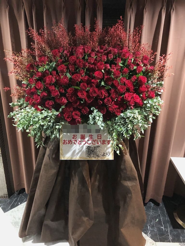 バラ250本の2基連結スタンド花を配達しました。【横浜花屋の花束・スタンド花・胡蝶蘭・バルーン・アレンジメント配達事例760】