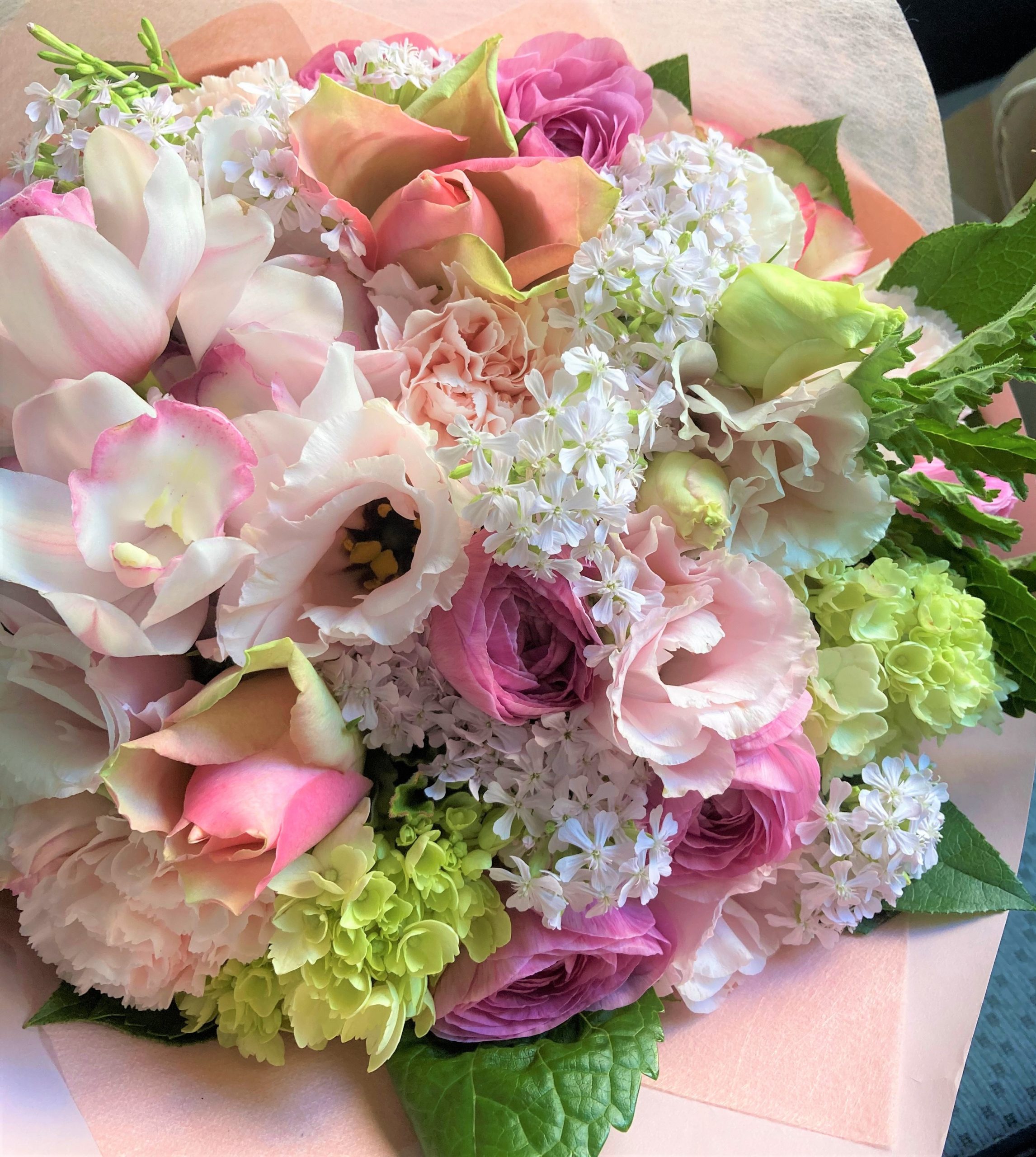 横浜市関内へ花束(ブーケタイプ)を即日当日配達しました。【横浜花屋の花束・スタンド花・胡蝶蘭・バルーン・アレンジメント配達事例838】